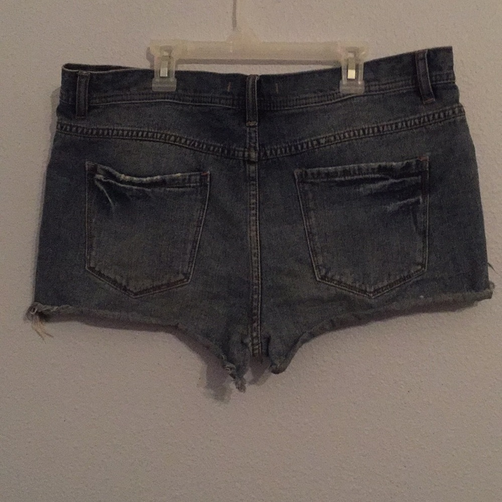 Shorts - Picture 2 of 3